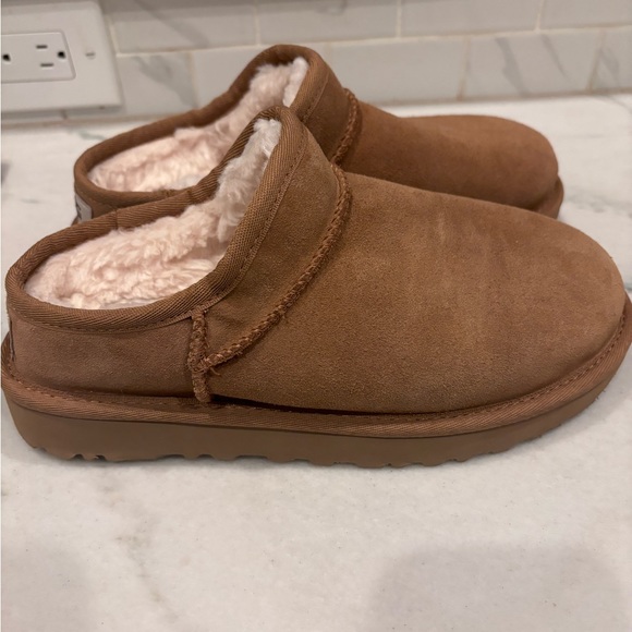 UGG Tan Women's Slippers - Picture 1 of 6